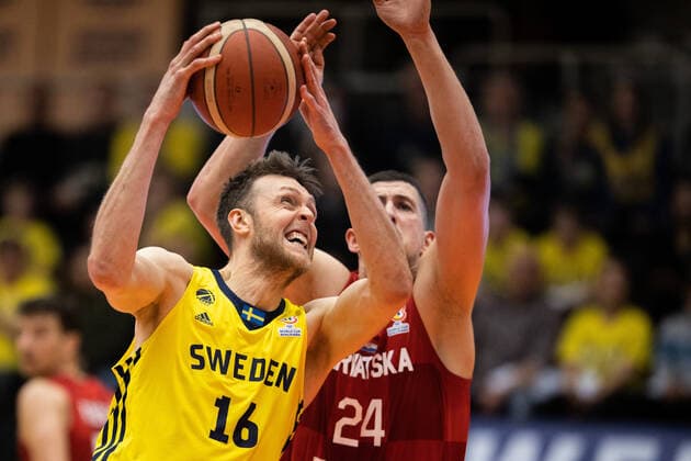 220228 Nicholas Spires of Sweden during the FIBA World Cup Qualifier game between Sweden and Croatia on February 28, 2022 in Norrköping. Copyright: PETERxHOLGERSSON BB220228PH030