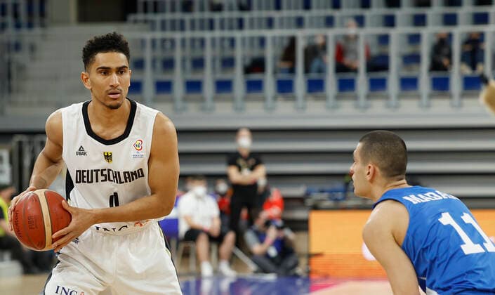 28.02.2022, Germany vs. Israel, FIBA Basketball World Cup Qualifiers, Group D, GER, Heidelberg, SNP dome, Picture: (from the left side), Maodo Lo (Germany) and Yam Madar (Israel) Copyright: HMBxMedia xHeikoxBecker
