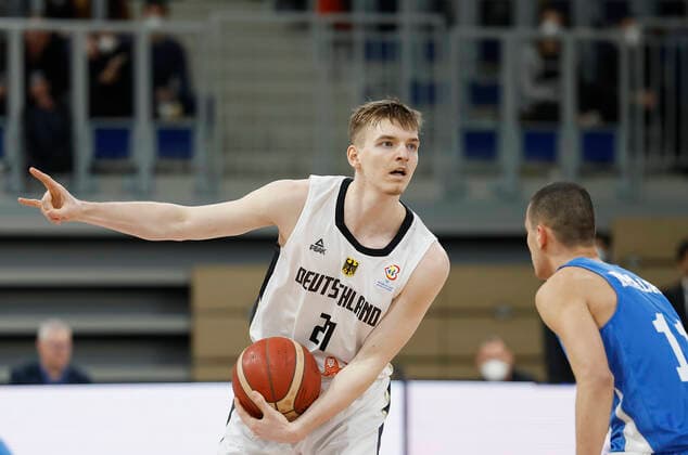 28.02.2022, Germany vs. Israel, FIBA Basketball World Cup Qualifiers, Group D, GER, Heidelberg, SNP dome, Picture: (from the left side), Justus Hollatz (Germany) and Yam Madar (Israel) Copyright: HMBxMedia xHeikoxBecker