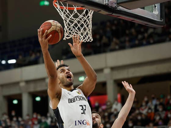 28.02.2022, Germany vs. Israel, FIBA Basketball World Cup Qualifiers, Group D, GER, Heidelberg, SNP dome, Picture: (from the left side), Johannes Thiemann (Germany) and Tomer Ginat (Israel) Copyright: HMBxMedia xHeikoxBecker