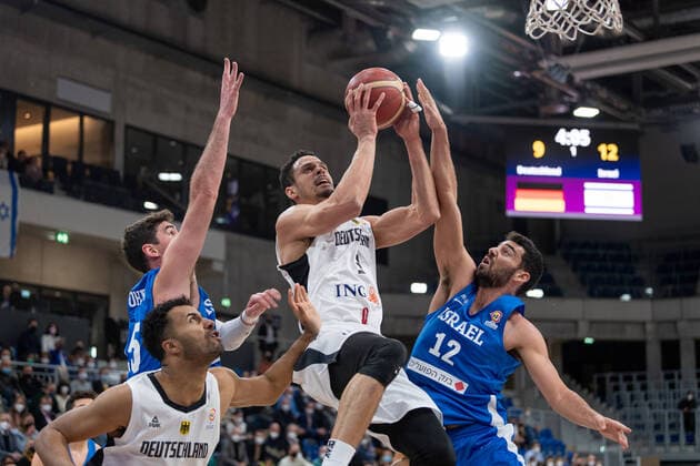 Basketball Heidelberg 28.02.2022 WM Qualifikation FIBA Basketball World Cup European Qualifiers Deutschland (GER) - Israel (ISR) Dominik Lockhart (Deutschland, No.03) Rafael Menco (Israel, No.12)