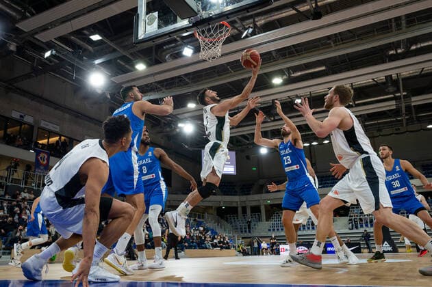 Basketball Heidelberg 28.02.2022 WM Qualifikation FIBA Basketball World Cup European Qualifiers Deutschland (GER) - Israel (ISR) Max Di Leo (Deutschland, No.07) Bar Timor (Israel, No.23)