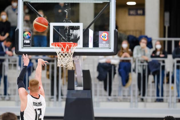 Robin Benzing (Deutschland, 12) beim Wurf GER, Deutschland vs. Israel, Basketball, World Cup Qualifers, 28.02.2022, GER, Deutschland vs. Israel, Basketball, World Cup Qualifiers, 28.02.2022 Heidelberg Copyright: xEibner-Pressefotox EP_EER