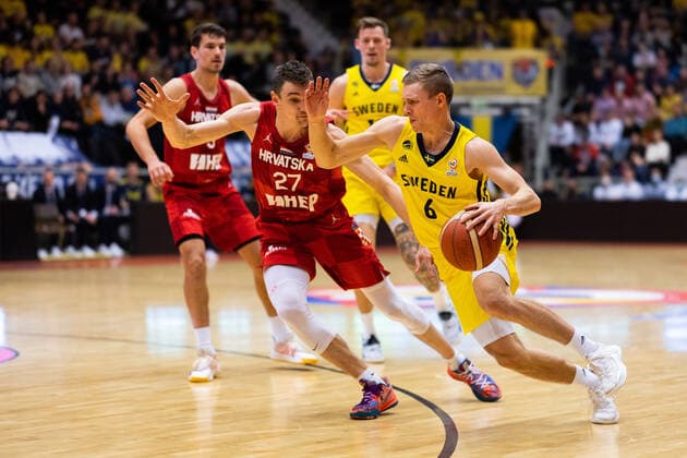 220228 Ivan Ramljak of Croatia and Tobias Borg of Sweden during the FIBA World Cup Qualifier game between Sweden and Croatia on February 28, 2022 in Norrköping. Copyright: PETERxHOLGERSSON BB220228PH040