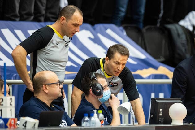 220228 The referee review the equalizer point by Croatia with 5 seconds left of the FIBA World Cup Qualifier game between Sweden and Croatia on February 28, 2022 in Norrköping. Copyright: PETERxHOLGERSSON BB220228PH046