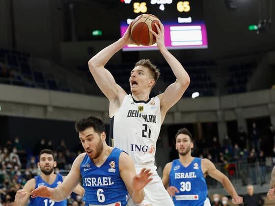 28.02.2022, Germany vs. Israel, FIBA Basketball World Cup Qualifiers, Group D, GER, Heidelberg, SNP dome, Picture: (from the left side), Tamir Blatt (Israel) and Justus Hollatz (Germany) Copyright: HMBxMedia xHeikoxBecker