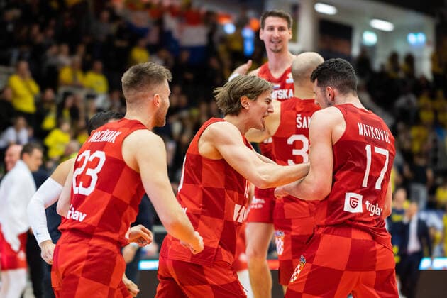 220228 Players of Croatia celebrate after the FIBA World Cup Qualifier game between Sweden and Croatia on February 28, 2022 in Norrköping. Copyright: PETERxHOLGERSSON BB220228PH057