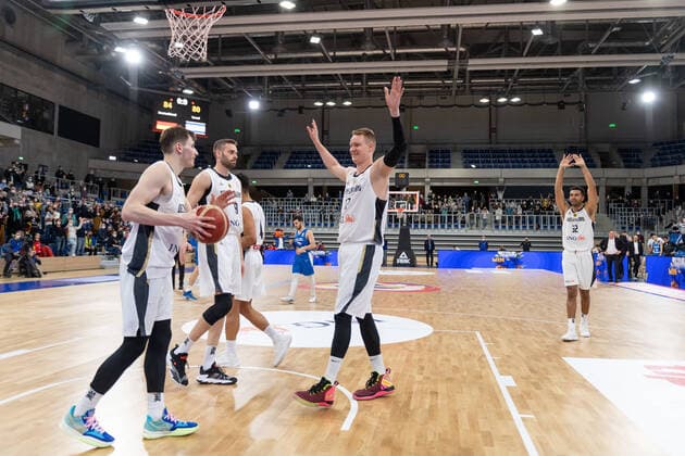 Basketball Heidelberg 28.02.2022 WM Qualifikation FIBA Basketball World Cup European Qualifiers Deutschland (GER) - Israel (ISR) Jubel Deutschland Robin Benzing (Deutschland, No.12) David Krämer (Deutschland, No.44) Kraemer Kramer Jonas Wohlfarth-Bottermann (Deutschland, No.18) Johannes Thiemann (Deutschland, No.32)