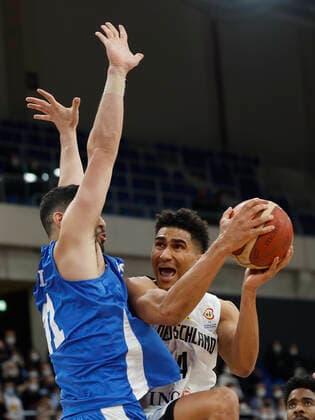 28.02.2022, Germany vs. Israel, FIBA Basketball World Cup Qualifiers, Group D, GER, Heidelberg, SNP dome, Picture: (from the left side), Yam Madar (Israel) and Maodo Lo (Germany) Copyright: HMBxMedia xHeikoxBecker