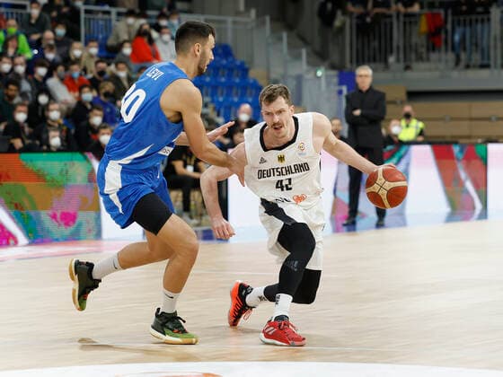 28.02.2022, Germany vs. Israel, FIBA Basketball World Cup Qualifiers, Group D, GER, Heidelberg, SNP dome, Picture: (from the left side), Nimrod Levi (Israel) and Andreas Obst (Germany) Copyright: HMBxMedia xHeikoxBecker