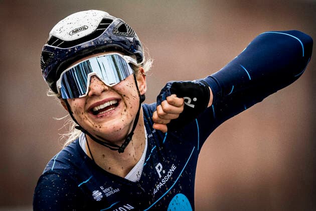 Bilder des Jahres 2022, Sport 03 März Sport Themen der Woche KW09 Sport Bilder des Tages Danish Emma Norsgaard of Movistar Team celebrates as she crosses the finish line to win the Grand Prix du Samyn one day cycling race, 99,4 km from Quaregnon to Dour, Tuesday 01 March 2022. JASPERxJACOBS  x15933705x