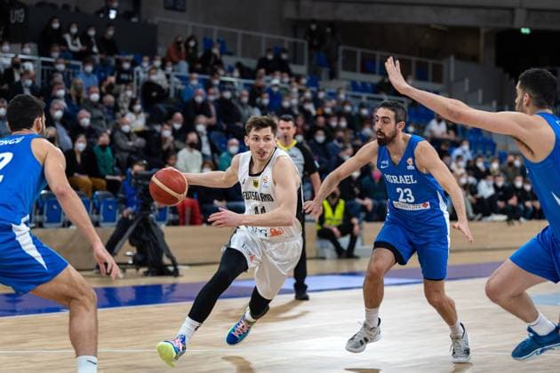 Basketball Heidelberg 28.02.2022 WM Qualifikation FIBA Basketball World Cup European Qualifiers Deutschland (GER) - Israel (ISR) David Krämer (Deutschland, No.44) Kraemer Kramer Bar Timor (Israel, No.23)