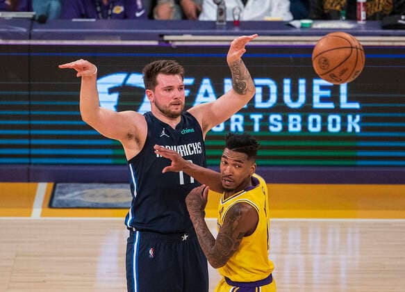 March 1, 2022, Los Angeles, California, USA: Luka Doncic 77 of the Dallas Mavericks passes the ball over Malik Monk 11 of the Los Angeles Lakers during their NBA, Basketball Herren, USA game on Tuesday March 1, 2022 at Crypto.com Arena in Los Angeles, California. Lakers lose to Mavericks, 104-109. PI Los Angeles USA - ZUMAp124 20220301_zaa_p124_009 Copyright: xJAVIERxROJASx