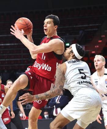 Bayerns 11 Vladimir LUCIC vs Hamburgs 5 HOMESLEY. Basketball, FC Bayern - Hamburg, am 2.03.2022, Basketball Bundesliga, FC Bayern München Basketball - Hamburg Towers, Saison 2021-2022, in Muenchen, A U D I D O M E, Deutschland. Quelle Copyright Credit : Oryk HAIST