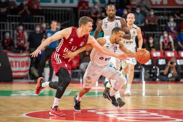 Andreas Obst 13 (FC Bayern), Jaylon Brown 0 (Hamburg Towers), FC Bayern Basketball vs. Hamburg Towers, easyCredit BBL, 02.03.2022 Muenchen Bayern Deutschland Copyright: xkolbert-press UlrichxGamelx