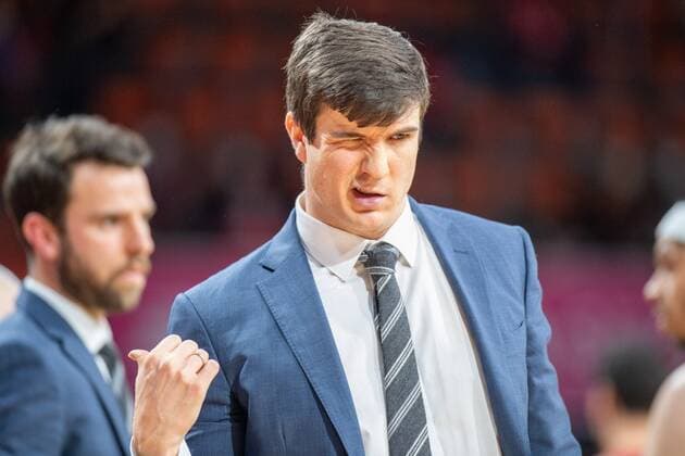 Head Coach Pedro Calles (Hamburg Towers) mit einem Augenzwinkern, FC Bayern Basketball vs. Hamburg Towers, easyCredit BBL, 02.03.2022 Muenchen Bayern Deutschland