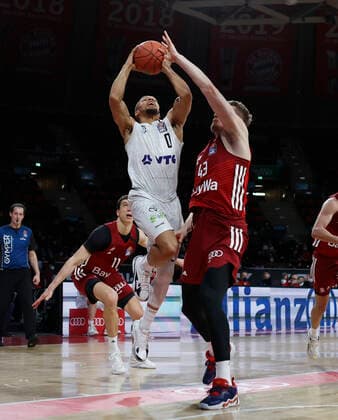 02.03.2022, BBL, FC Bayern Basketball vs Hamburg Towers , Audi Dome, Basketball, im Bild: Jaylon Brown (Hamburg Towers) vs Leon Radosevic (FCB Basketball)