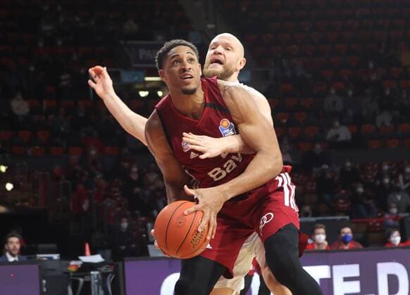 Bayerns 21 Augustine RUBIT vs Hamburgs 8 CHRISTEN. Basketball, FC Bayern - Hamburg, am 2.03.2022, Basketball Bundesliga, FC Bayern München Basketball - Hamburg Towers, Saison 2021-2022, in Muenchen, A U D I D O M E, Deutschland. Quelle Copyright Credit : Oryk HAIST