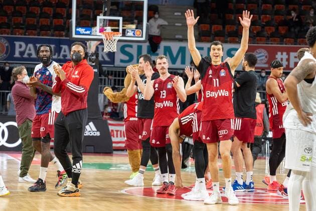 Sport Bilder des Tages Vladimir Lucic 11 (FC Bayern) winkt, FC Bayern Basketball vs. Hamburg Towers, easyCredit BBL, 02.03.2022 Muenchen Bayern Deutschland