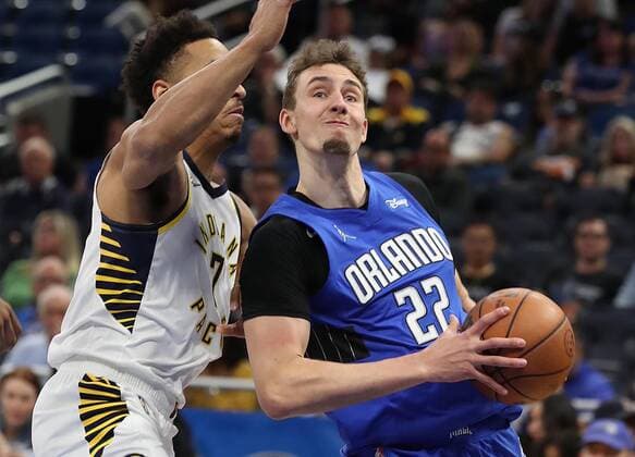 Sport Bilder des Tages March 2, 2022, Orlando, Florida, USA: Orlando Magic forward Franz Wagner (22) drives past Indiana Pacers guard Malcolm Brogdon (7) at the Amway Center on Wednesday, March 2, 2022, in Orlando, Florida. Orlando USA - ZUMAm67_ 0152558629st Copyright: xStephenxM.xDowellx