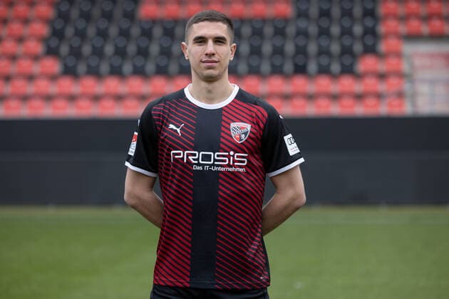 Nikola Stevanovic (15, FCI); FC Ingolstadt 04; 2.BL, Porträttermin 2021 2022 2. Bundesliga - FC Ingolstadt 04 Saison 2021 2022