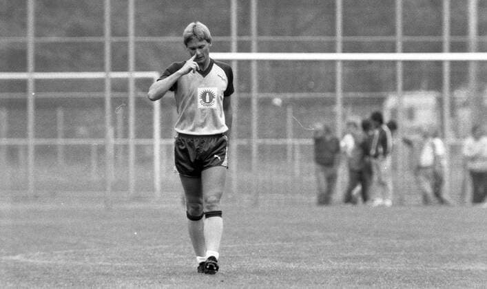 05.07.85 VfL Höfen - Stuttgarter Kickers Deutschland, Höfen, 05.07.1985, Fussball, 2. Bundesliga, Testspiel, VfL Höfen - Stuttgarter Kickers: Heribert Stadler (Stuttgarter Kickers). *** 05 07 85 VfL Höfen Stuttgarter Kickers Germany, Höfen, 05 07 1985, football, 2 Bundesliga, test match, VfL Höfen Stuttgarter Kickers Heribert Stadler Stuttgarter Kickers