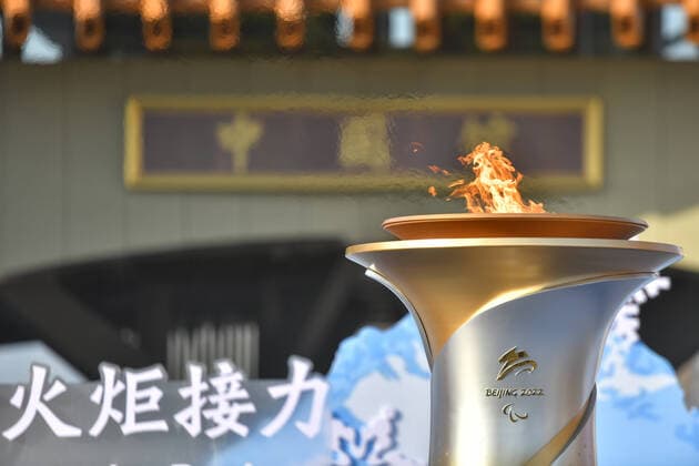 Bilder des Jahres 2022, Sport 03 März Sport Themen der Woche KW09 Sport Bilder des Tages (220303) -- BEIJING, March 3, 2022 -- The flame is lit in the cauldron during the Beijing 2022 Winter Paralympic Torch Relay at Beijing Expo Park in Beijing, capital of China, March 3, 2022. ) (SP)CHINA-BEIJING-BEIJING 2022 WINTER PARALYMPICS-TORCH RELAY (CN) SunxRuibo 