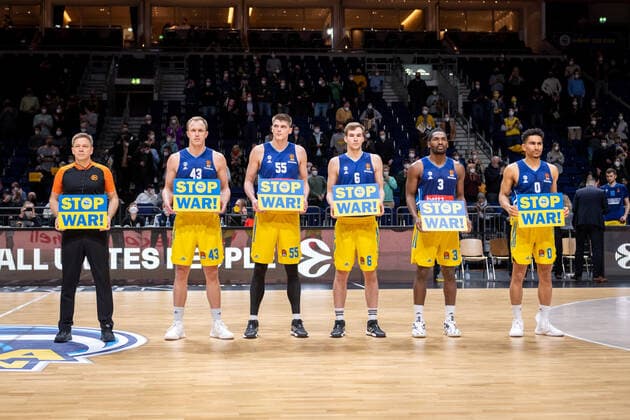 Basketball Berlin 03.03.2022 Saison 2021 2022 Euroleague Regular Season Alba Berlin - Zalgiris Kaunas Protest gegen den Krieg in der Ukraine