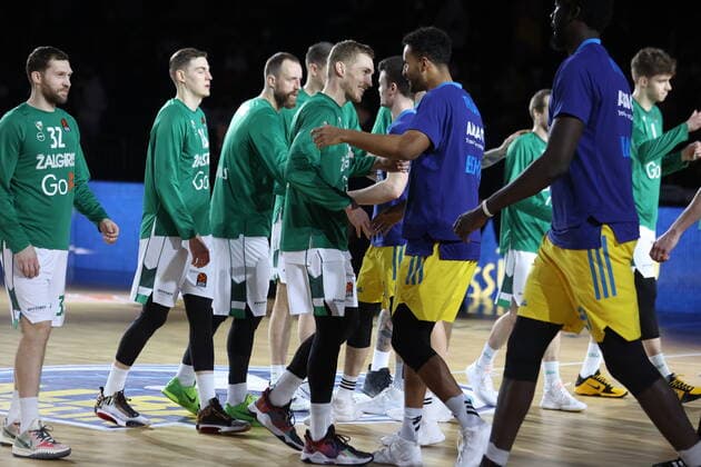 DEU, EuroLeague, ALBA vs. Zalgiris Kaunas, 03.03.2022, Mercedes-Benz-Arena, Berlin, DEU, EuroLeague, ALBA vs. Zalgiris Kaunas, im Bild Johannes Thiemann (ALBA Berlin 32), Niels Giffey (Zalgiris Kaunas 55)