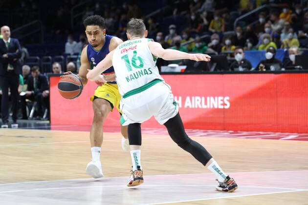 DEU, EuroLeague, ALBA vs. Zalgiris Kaunas, 03.03.2022, Mercedes-Benz-Arena, Berlin, DEU, EuroLeague, ALBA vs. Zalgiris Kaunas, im Bild Maodo Lo (ALBA Berlin 0), Karolius Lukosiunas (Zalgiris Kaunas 16)