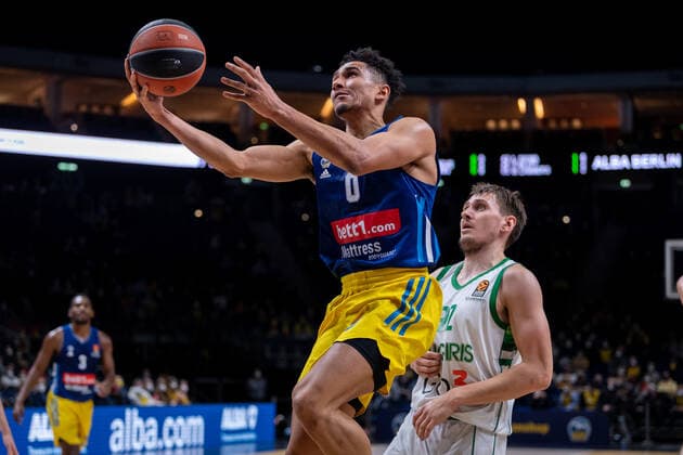 Sport Bilder des Tages Basketball Berlin 03.03.2022 Saison 2021 2022 Euroleague Regular Season Alba Berlin - Zalgiris Kaunas Maodo Lo (Alba Berlin, No.00) Edgaras Ulanovas (Kaunas, No.92)