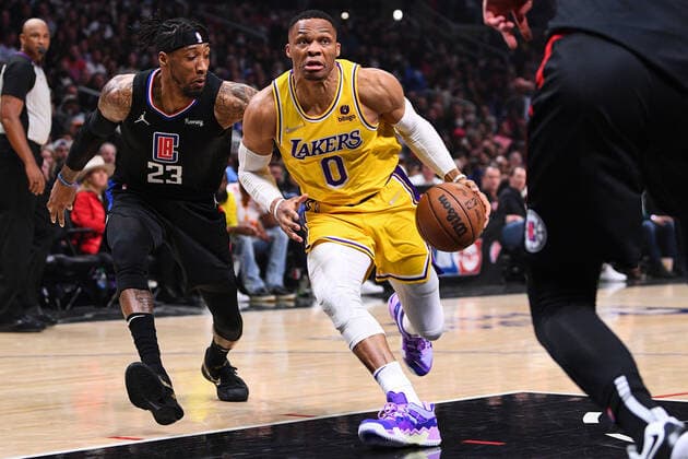 LOS ANGELES, CA - MARCH 03: Los Angeles Lakers Guard Russell Westbrook (0) drives to the basket during a NBA, Basketball Herren, USA game between the Los Angeles Lakers and the Los Angeles Clippers on March 3, 2022 at Crypto.com Arena in Los Angeles, CA. (Photo by Brian Rothmuller Icon Sportswire) NBA: MAR 03 Lakers at Clippers Icon220303020