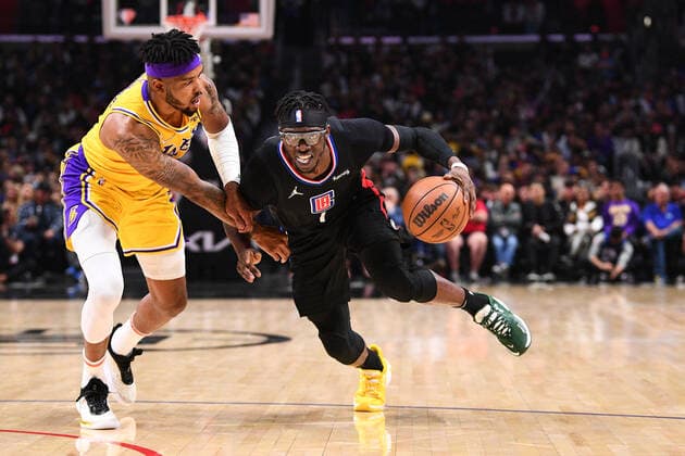 LOS ANGELES, CA - MARCH 03: Los Angeles Clippers Guard Reggie Jackson (1) drives to the basket during a NBA, Basketball Herren, USA game between the Los Angeles Lakers and the Los Angeles Clippers on March 3, 2022 at Crypto.com Arena in Los Angeles, CA. (Photo by Brian Rothmuller Icon Sportswire) NBA: MAR 03 Lakers at Clippers Icon220303039