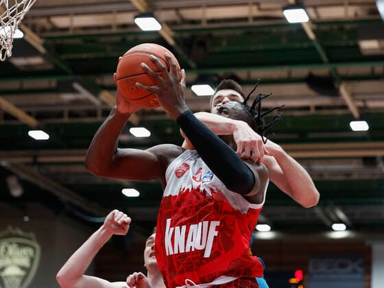 04.03.2022, Basketball, BBL, Hauptrunde, s.Oliver Wuerzburg - ratiopharm ulm, GER, Wuerzburg, tectake Arena Bild: v. li. Fedor Zugic (ratiopharm ulm) und Abdul Makik (s.Oliver Wuerzburg) Copyright: HMBxMedia xHeikoxBecker