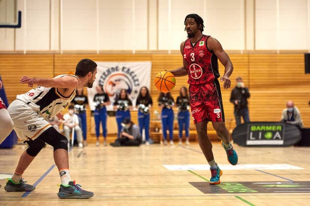 Quentin Goodin (Bayer Giants Leverkusen 03), Marko Boksic (Itzehoe Eagles 07) Itzehoe Eagles vs. Bayer Giants Leverkusen, ProA, 2.Barmer Basketball, Bundesliga, Spielzeit 2021 2022, 27.Spieltag, 04.03.2022 Foto:EIBNER Stephanie Zerbe Itzehoe Eagles vs. Bayer Giants Leverkusen, ProA, 2.Barmer Basketball, Bundesliga, Spielzeit 2021 2022, 27.Spieltag, 04.03.2022 Brokdorf Copyright: xStephaniexZerbe xEibner-Pressefox EP_SZE