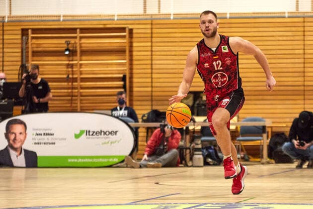 Melvin Jostmann (Bayer Giants Leverkusen 12) Itzehoe Eagles vs. Bayer Giants Leverkusen, ProA, 2.Barmer Basketball, Bundesliga, Spielzeit 2021 2022, 27.Spieltag, 04.03.2022 Foto:EIBNER Stephanie Zerbe Itzehoe Eagles vs. Bayer Giants Leverkusen, ProA, 2.Barmer Basketball, Bundesliga, Spielzeit 2021 2022, 27.Spieltag, 04.03.2022 Brokdorf Copyright: xStephaniexZerbe xEibner-Pressefox EP_SZE
