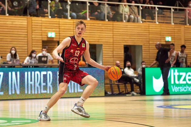 Lennard Winter (Bayer Giants Leverkusen 13) Itzehoe Eagles vs. Bayer Giants Leverkusen, ProA, 2.Barmer Basketball, Bundesliga, Spielzeit 2021 2022, 27.Spieltag, 04.03.2022 Foto:EIBNER Stephanie Zerbe Itzehoe Eagles vs. Bayer Giants Leverkusen, ProA, 2.Barmer Basketball, Bundesliga, Spielzeit 2021 2022, 27.Spieltag, 04.03.2022 Brokdorf Copyright: xStephaniexZerbe xEibner-Pressefox EP_SZE