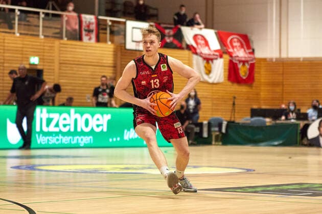 Lennard Winter (Bayer Giants Leverkusen 13) Itzehoe Eagles vs. Bayer Giants Leverkusen, ProA, 2.Barmer Basketball, Bundesliga, Spielzeit 2021 2022, 27.Spieltag, 04.03.2022 Foto:EIBNER Stephanie Zerbe Itzehoe Eagles vs. Bayer Giants Leverkusen, ProA, 2.Barmer Basketball, Bundesliga, Spielzeit 2021 2022, 27.Spieltag, 04.03.2022 Brokdorf Copyright: xStephaniexZerbe xEibner-Pressefox EP_SZE