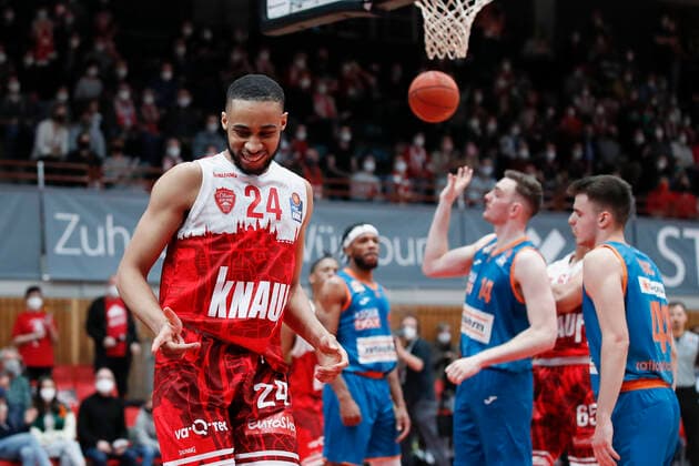 04.03.2022, s.Oliver Wuerzburg vs. ratiopharm Ulm, easyCredit BBL, 23. Spieltag, GER, Wuerzburg, tectake-Arena, Im Bild: Jubel bei Cameron Hunt (s.Oliver Wuerzburg) Copyright: HMBxMedia xJulienxBecker