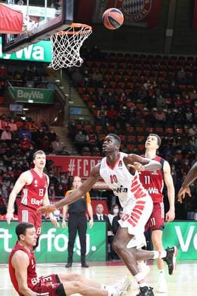 Moustapha Fall 10 (Olympiakos Piraeus) am Korb, FC Bayern Basketball vs. Olympiakos Piraeus, Euroleague, 04.03.2022 Muenchen Bayern Deutschland