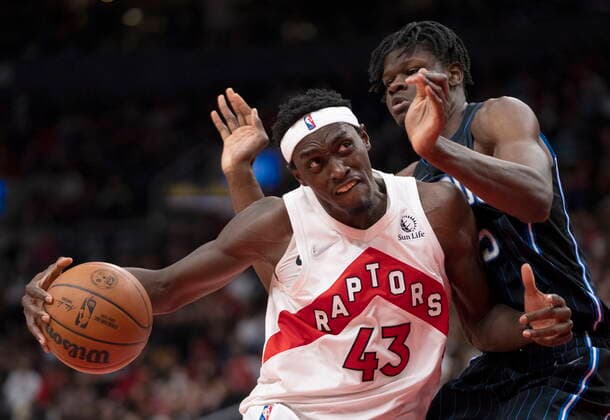 March 4, 2022, Toronto, on, Canada: Toronto Raptors forward Pascal Siakam (43) runs into stiff defence from Orlando Magic center Mo Bamba (5) during second half NBA, Basketball Herren, USA action in Toronto on Friday March 4, 2022. Canada News - March 4, 2022  - ZUMAc35_ 20220304_zaf_c35_069 Copyright: xFrankxGunnx