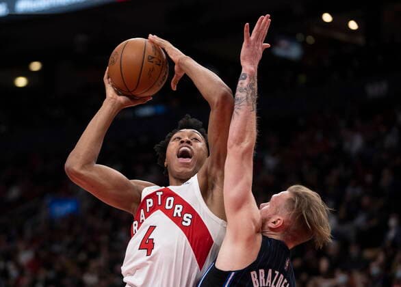 March 4, 2022, Toronto, on, Canada: Toronto Raptors forward Scottie Barnes (4) runs into stiff defence from Orlando Magic forward Ignas Brazdeikis (17) during second half NBA, Basketball Herren, USA action in Toronto on Friday March 4, 2022. Canada News - March 4, 2022  - ZUMAc35_ 20220304_zaf_c35_071 Copyright: xFrankxGunnx