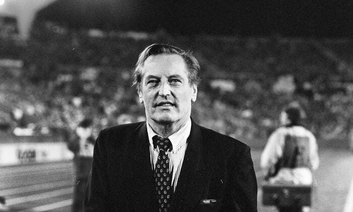 09.11.89 VfB Stuttgart - FC Bayern München Deutschland, Stuttgart, 09.11.1989, Fussball, DFB-Pokal, VfB Stuttgart - FC Bayern München (3:0): Gerhard Mayer-Vorfelder (Präsident VfB Stuttgart). *** 09 11 89 VfB Stuttgart FC Bayern Munich Germany, Stuttgart, 09 11 1989, Football, DFB Pokal, VfB Stuttgart FC Bayern Munich 3 0 Gerhard Mayer Vorfelder President VfB Stuttgart