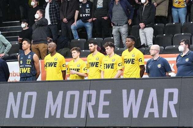 Basketball I Herren I Saison 2021-2022 I BBL I 23. Spieltag I Hamburg Towers - EWE Baskets Oldenburg I 05.03.2022 No more war Hamburg edel-optics.de Arena Hamburg Deutschland Copyright: xLobeca AndreasxHannigx