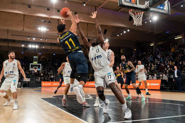 Phil Pressey (EWE Baskets Basketball 11) mit Zuspiel auf Mitspieler Hamburg Towers vs. EWE Baskets Oldenburg, Basketball, Bundesliga, Hauptrunde, Spieltag 23, Saison 2021 2022, 05.03.2022 Marcel von Fehrn Hamburg Towers vs. EWE Baskets Oldenburg, Basketball, Bundesliga, Hauptrunde, Spieltag 23, Saison 2021 2022, 05.03.2022 Hamburg Copyright: xEibnerxPressefoto MarcelxvonxFehrnx EP_MFN