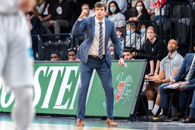Pedro Calles (Hamburg Towers Trainer) mit Jubelfaust Hamburg Towers vs. EWE Baskets Oldenburg, Basketball, Bundesliga, Hauptrunde, Spieltag 23, Saison 2021 2022, 05.03.2022 Marcel von Fehrn Hamburg Towers vs. EWE Baskets Oldenburg, Basketball, Bundesliga, Hauptrunde, Spieltag 23, Saison 2021 2022, 05.03.2022 Hamburg Copyright: xEibnerxPressefoto MarcelxvonxFehrnx EP_MFN