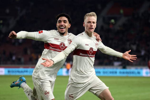 Bilder des Jahres 2022, Sport 03 März Sport Themen der Woche KW09 Sport Bilder des Tages 05.03.22 VfB Stuttgart - Borussia Mönchengladbach Deutschland, Stuttgart, 05.03.2022, Fussball, Bundesliga, VfB Stuttgart - Borussia Mönchengladbach: v.l. Omar Marmosh, Chris Führich (beide VfB Stuttgart); Jubel Tor 2:2 Führich. *** 05 03 22 VfB Stuttgart Borussia Mönchengladbach Germany, Stuttgart, 05 03 2022, football, Bundesliga, VfB Stuttgart Borussia Mönchengladbach v l Omar Marmosh, Chris Führich both VfB Stuttgart cheer goal 2 2 Führich