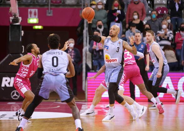 Telekom Baskets Bonn vs. Maurice Stuckey HAKRO Merlins Crailsheim easyCredit BBL 1. Bundesliga , Saison 2021 2022 , Hauptrunde 23. Spieltag