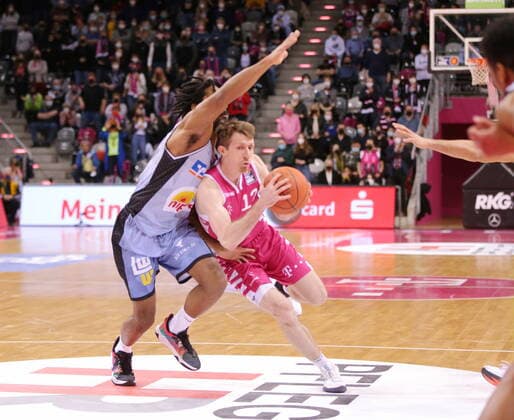 Skyler Bowlin Telekom Baskets Bonn vs. HAKRO Merlins Crailsheim easyCredit BBL 1. Bundesliga , Saison 2021 2022 , Hauptrunde 23. Spieltag