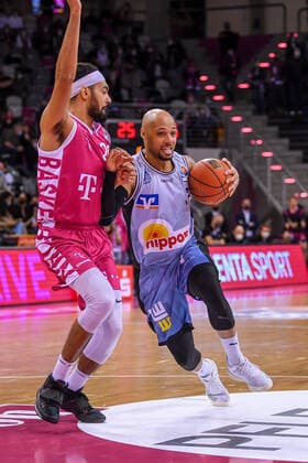 easyCredit BBL, Telekom Baskets Bonn vs. HAKRO Merlins Crailsheim, 05.03.2022 Maurice Stuckey (HAKRO Merlins Crailsheim, 3), Jeremy Morgan (Telekom Baskets Bonn, 20), easyCredit BBL, Telekom Baskets Bonn vs. HAKRO Merlins Crailsheim am 05.03.2022 im Telekom Dome Bonn, Bonn (Nordrhein-Westfalen) Copyright: xBEAUTIFULxSPORTS Mueller-Laschetx